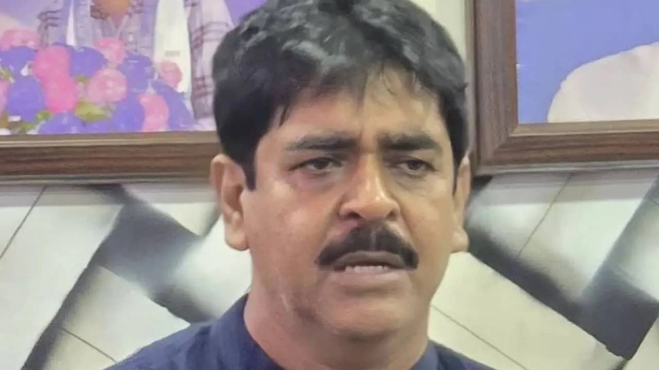 NIA in action mode: Raid on Shawkat Mollah's residence