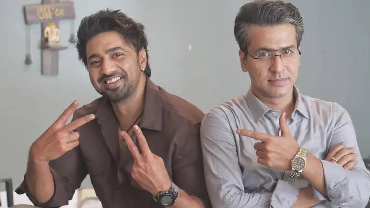 Dev shared a cryptic post with Anirban Bhattacharya on the shooting floor of Desu7
