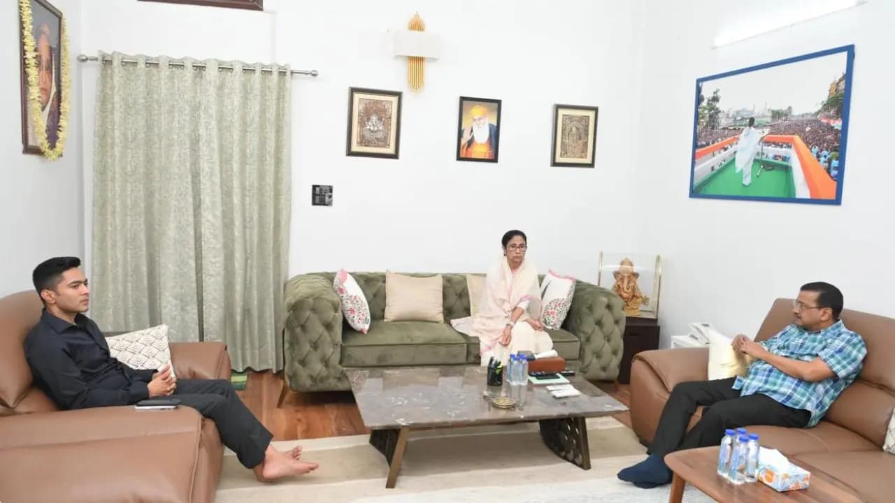 Mamata banerjee meets kejriwal today