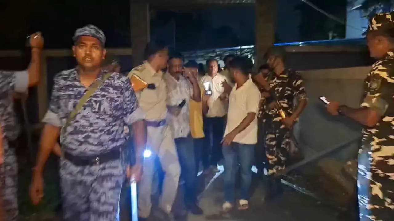 TMC Leader Accused of Misappropriating Abas Yojna Funds Hides in Health Centre Amid Public Fury