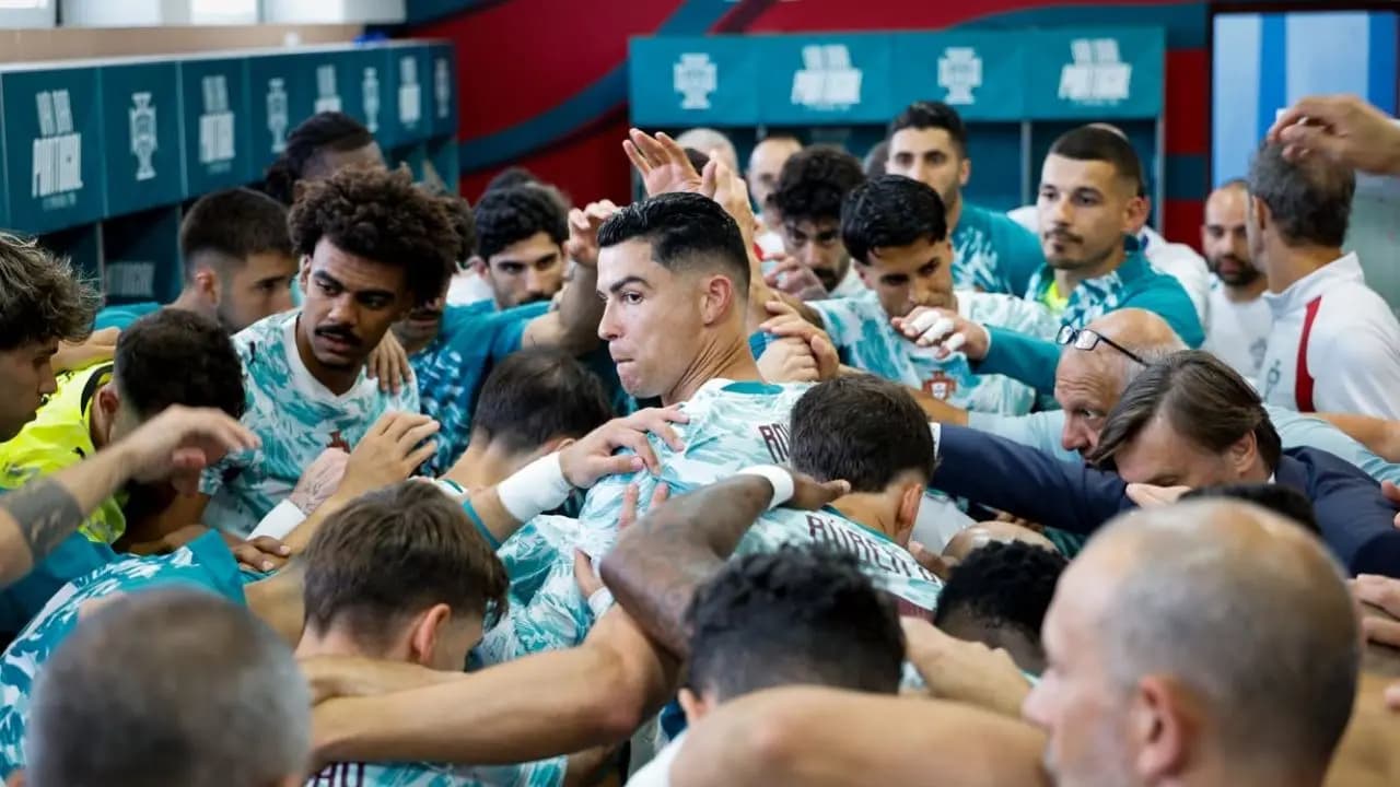 ক্রিশ্চিয়ানো রোনাল্ডো তৈরি হচ্ছেন বিশ্বকাপের জন্য। কিন্তু তার আগে পর্তুগিজ মহানায়ককে নিয়ে এ কী বললেন তাঁর সতীর্থ?