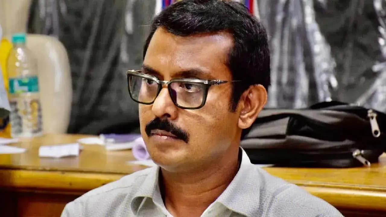 Police Brings Accused Swarup Biswas To Federation Office For Spot Investigation