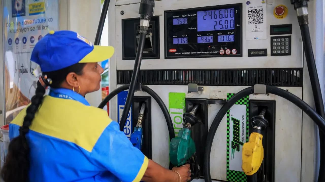 Petrol and diesel prices unchanged But cooking gas and CNG will hit the pockets of the middle class