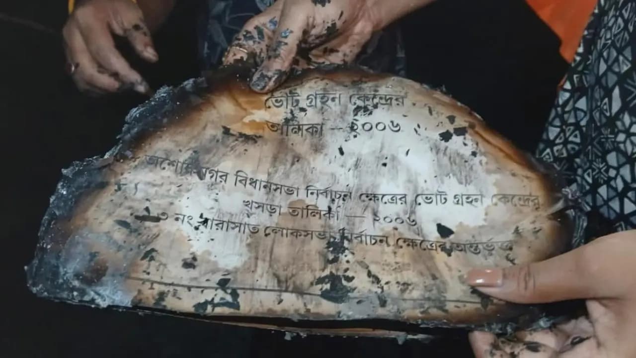 Ashoknagar Kalyangarh Municipality Chairperson was arrested for allegedly trying to burn important documents