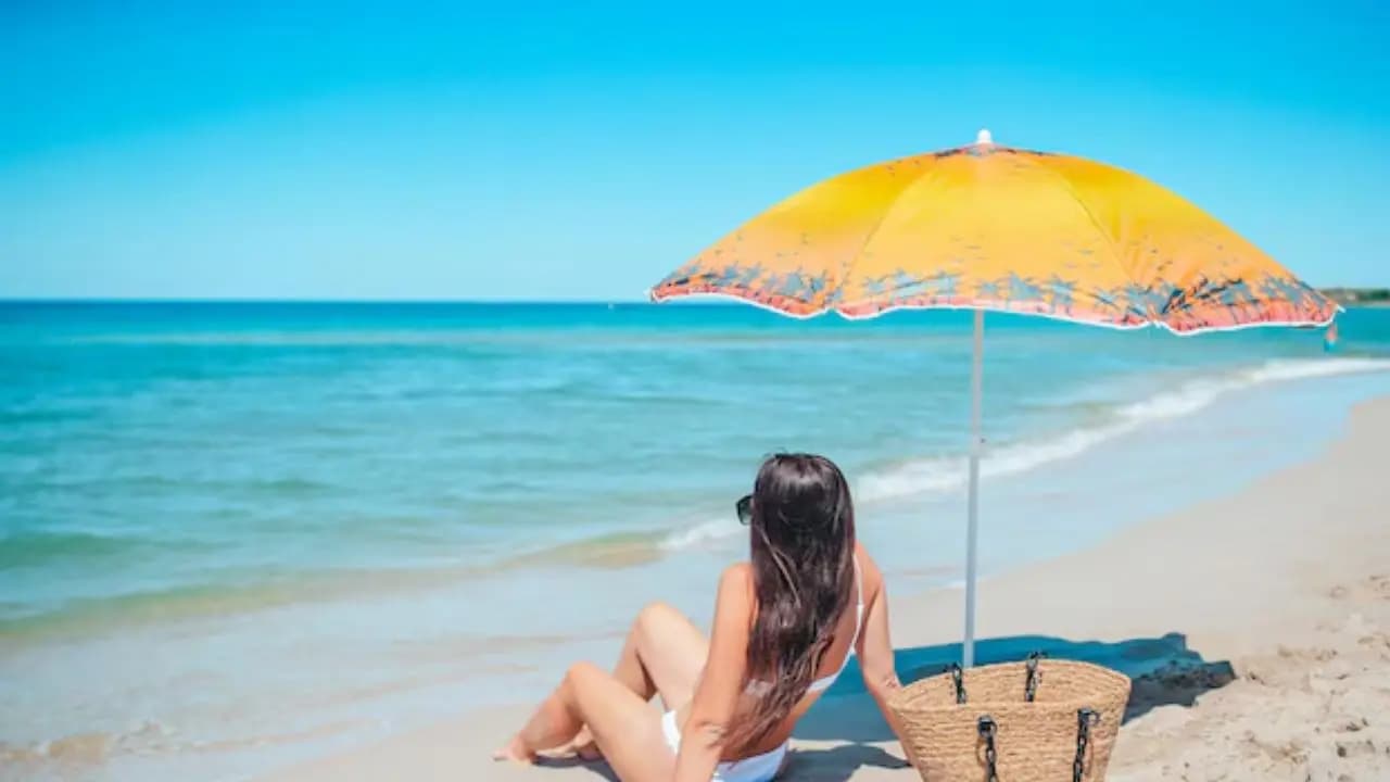 umbrellas are banned on this famous sea beach! What is the reason?