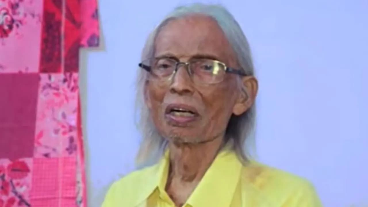 Sujit guha health Update: amar sangee director is now at home confirms his relative