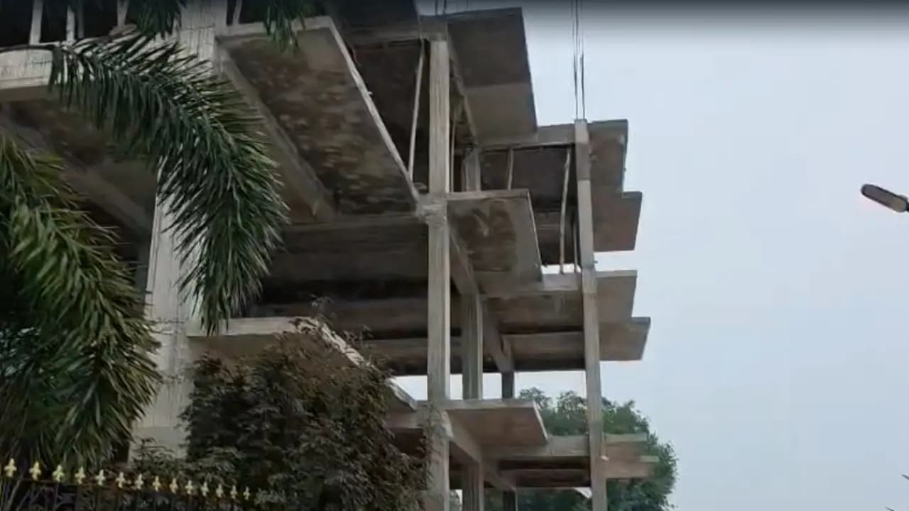 Taki Guest house demolition: Taki municipality to demolish 13 illegal guest house built on Ichamati River bed
