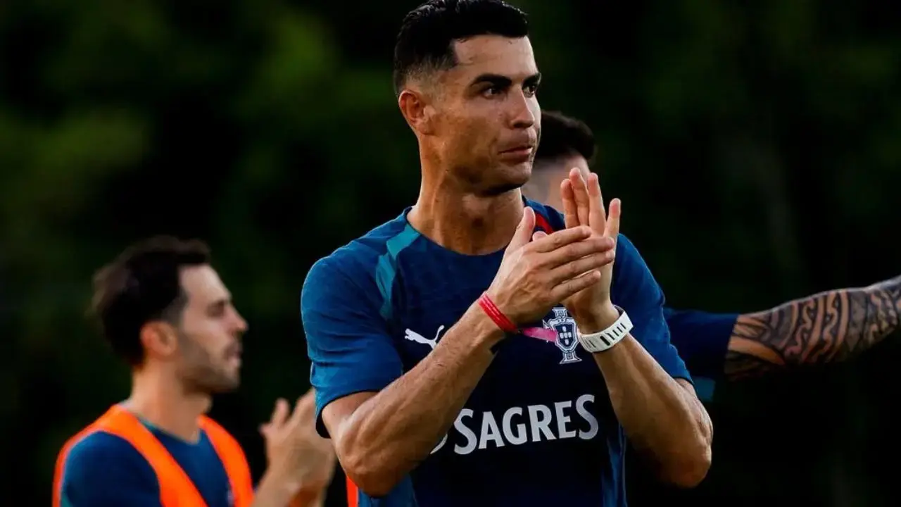 How much did Cristiano Ronaldo earn at the beginning of his career