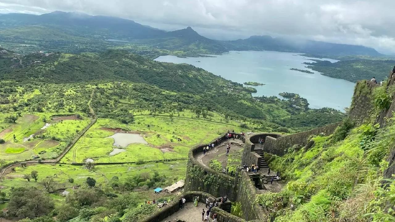 খুনের স্পট এখন সেলফি জোন! কেন এত বাড়ছে ভিড়?