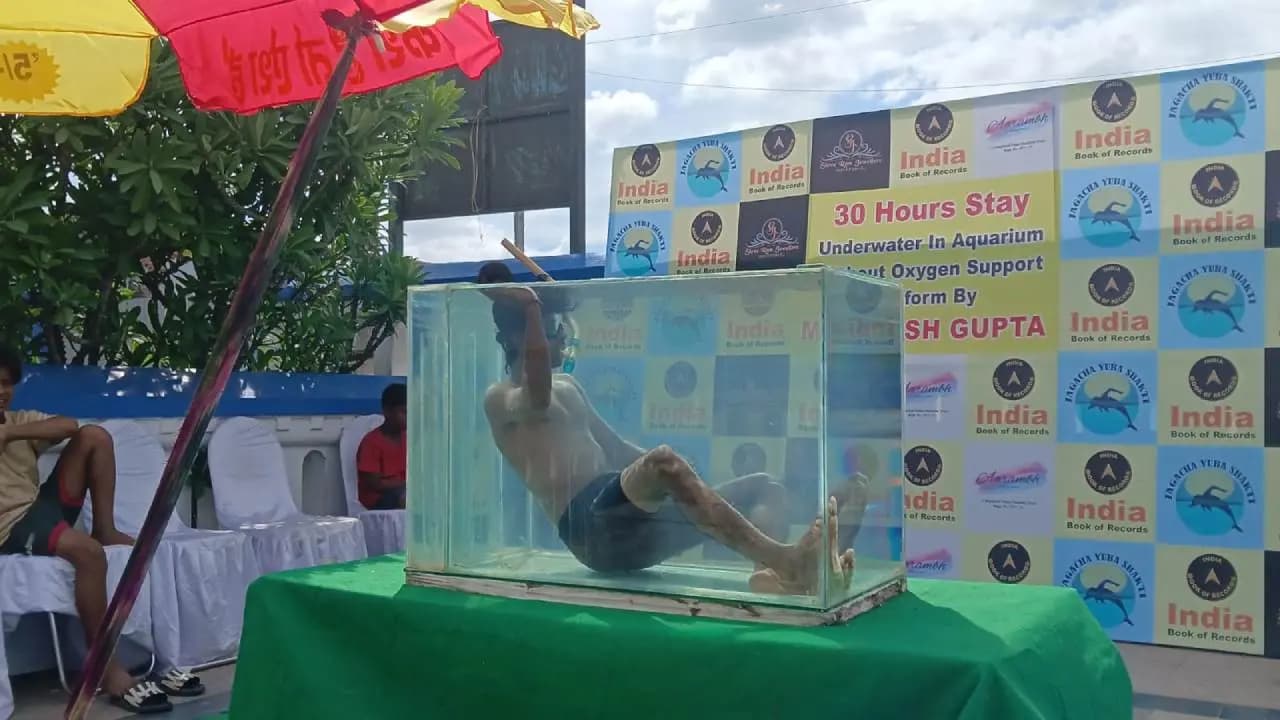 Howrah Boy world record: 30 hours in a small glass box! Howrah boy goes underwater aiming for a world record