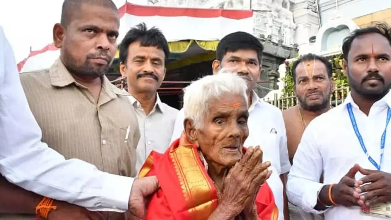 Viral Video: Karnatakas 116 year old woman Navaneethammas treks to Tirumala on foot CM Naidu Reacts