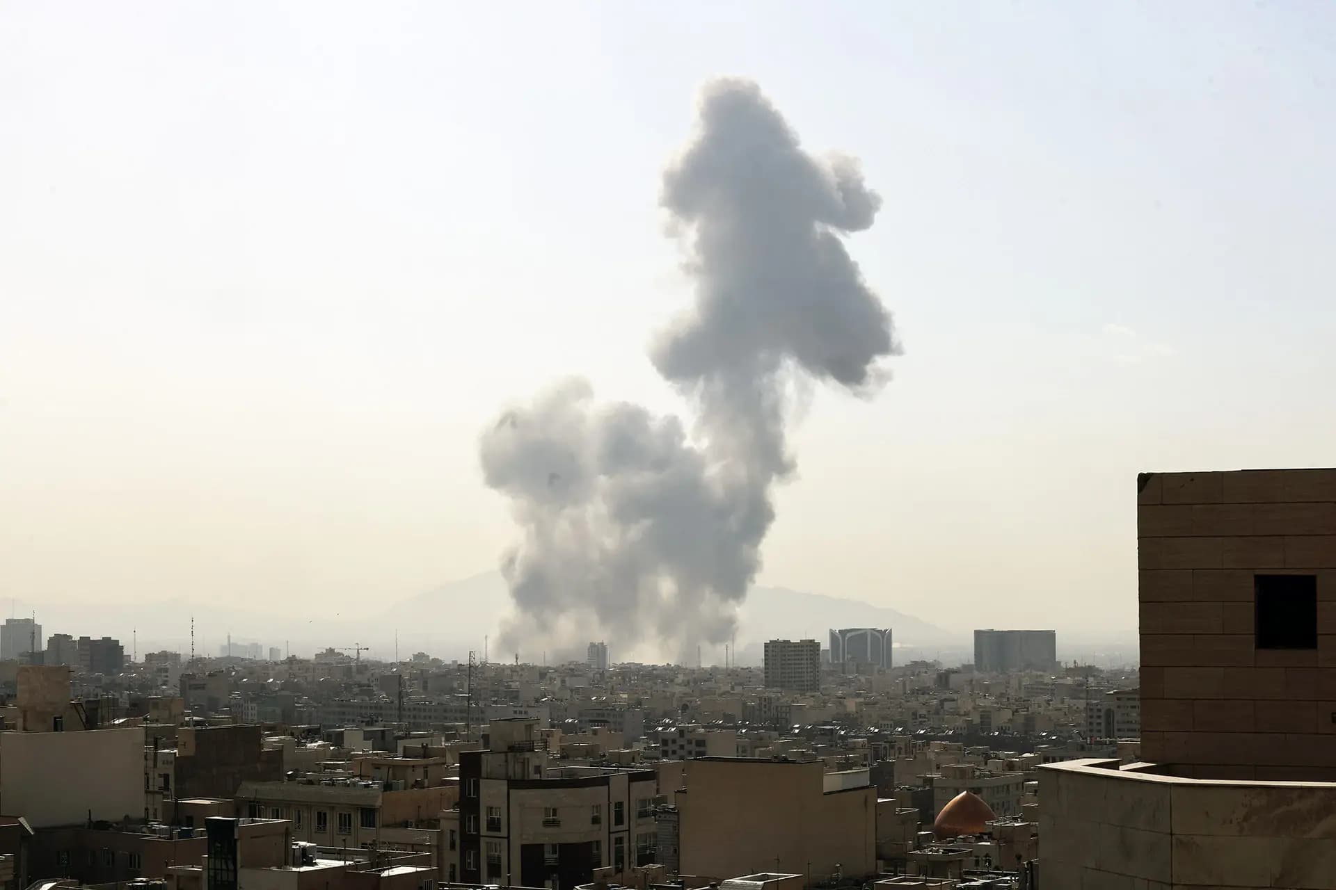 usa strike in 80 places of iran