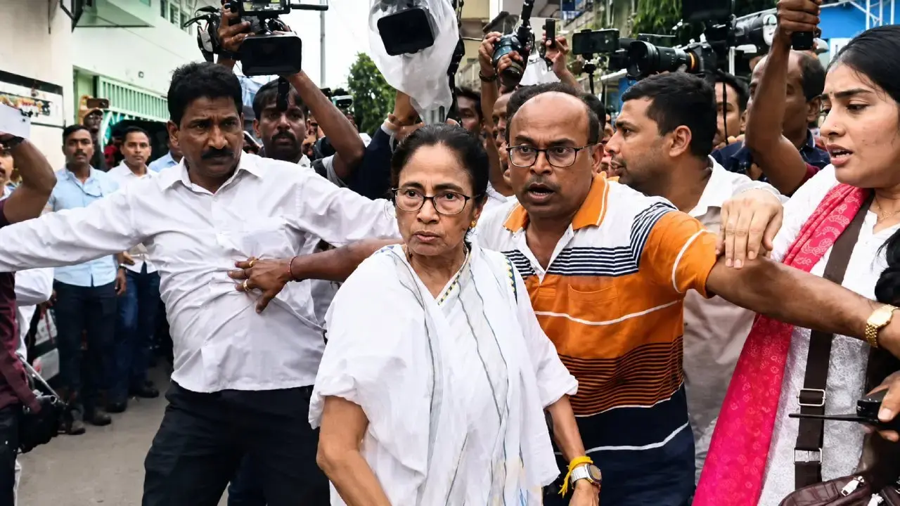 Unprecedented events occurred near former CM Mamata Banerjee s house