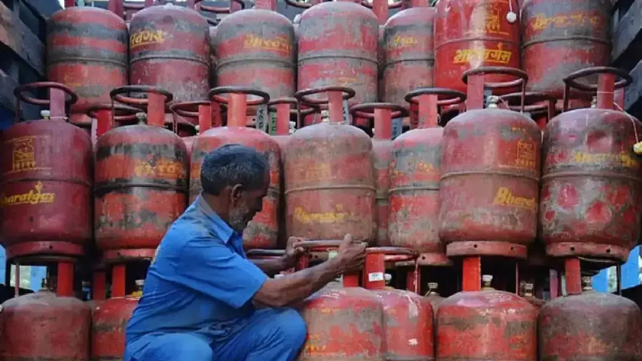 LPG Price Today: Check cost of Commericial and Domestic LPG Gas Price in Metro cities on 10th July
