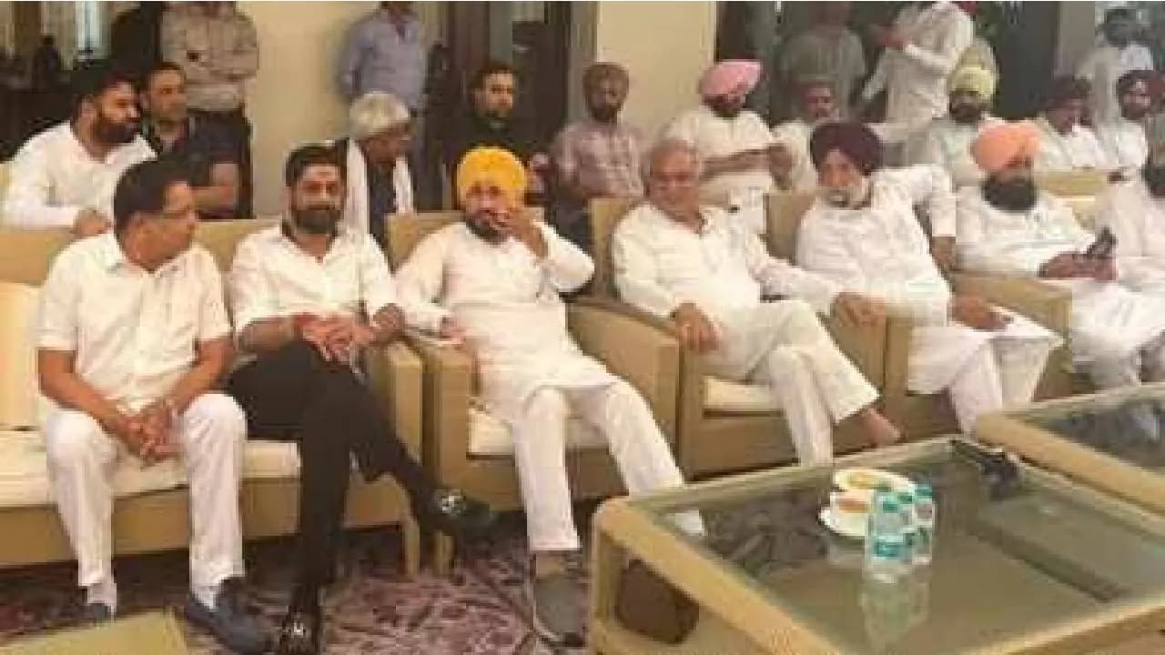 Bhupesh Baghel Held a Meeting with Party Leaders Considered Close to Former Chief Minister Charanjit Singh Channi amid the Ongoing Rift