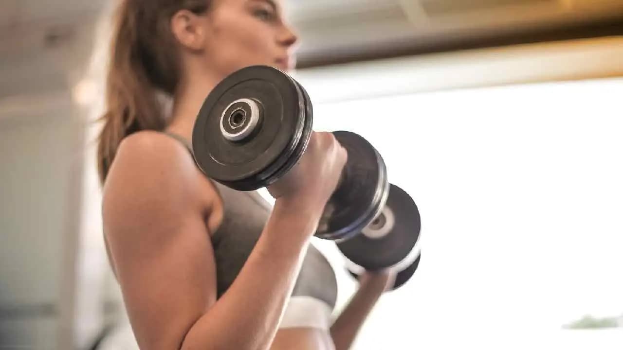According to Fitness Experts Reasons Why Every Woman Needs to Lift Weights
