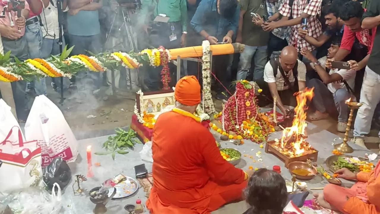 Durga Pujo 2026: Sajal Ghosh makes a major announcement at the Santosh Mitra Square Khuti Pujo ceremonial pole-fixing ritual in its 91st year