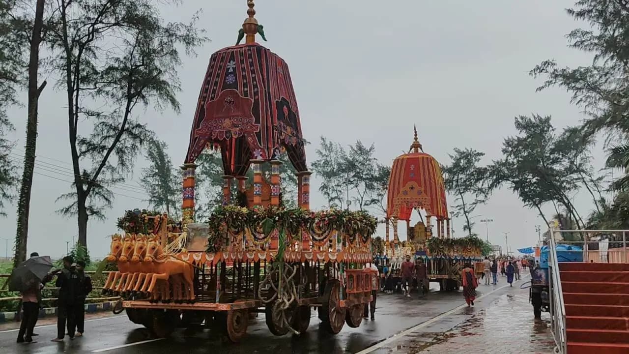 Rath Yatra 2026: Amidst great fanfare during the Rath Yatra, Jagannath, Balarama, and Subhadra set out from their aunts house for the Jagannath Temple at four in the afternoon