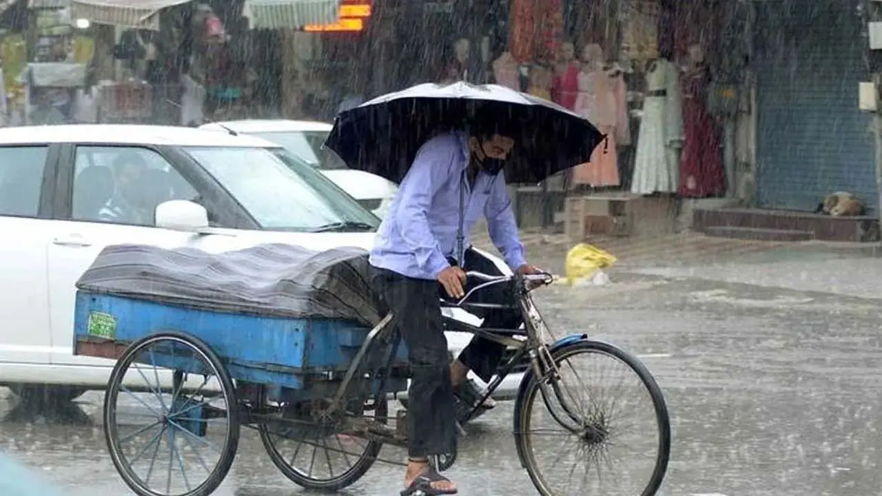 Kolkata Weather: IMD Forecast heavy rainfall thunderstorm warning in West Bengal