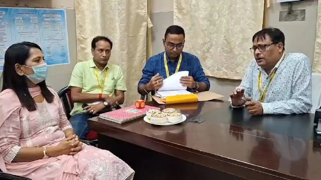 Sumana Sarkar makes a surprise visit to a Hooghly hospital