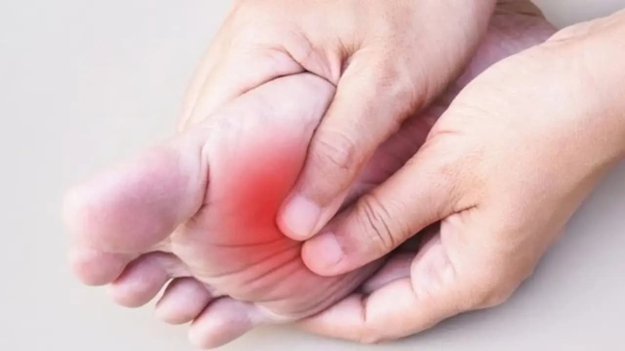Diabetic Foot Care: Early Warning Signs and Essential Prevention Tips