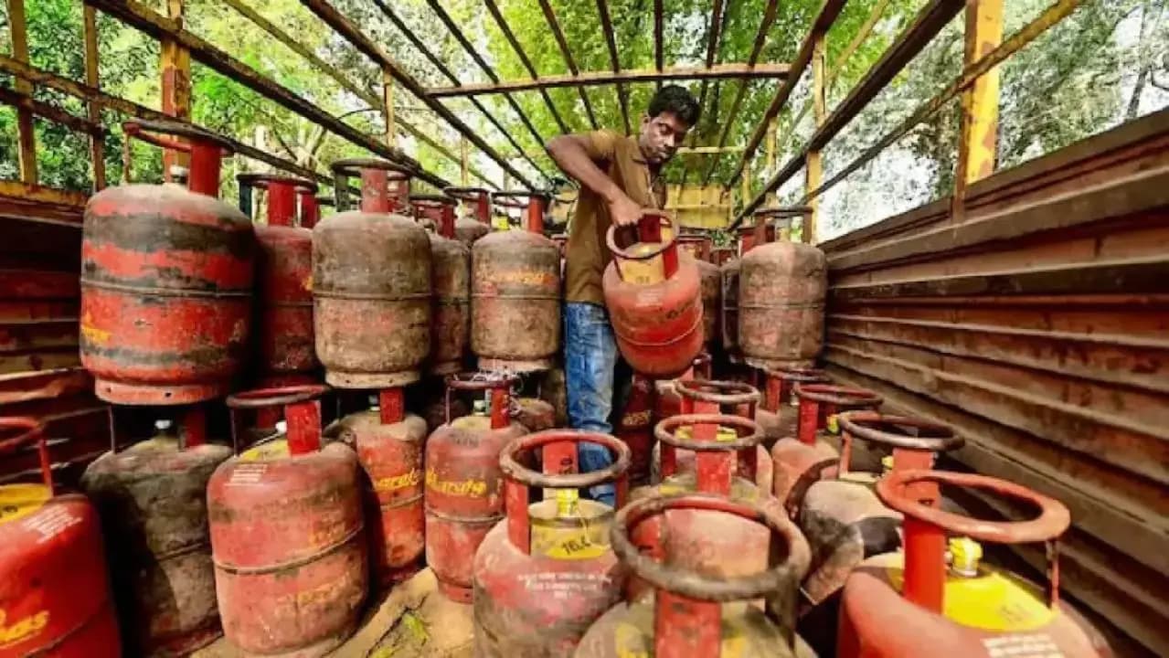 LPG Price July 31: Domestic and Commercial Cylinder Rates in Kolkata, Delhi, Mumbai, Chennai in July End