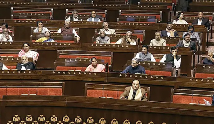 Rajya Sabha:  সংসদের উচ্চকক্ষ অর্থাৎ রাজ্যসভায় আসন সংখ্যা ২৪৫। এই মুহূর্তে যদিও রয়েছেন ২২৫ জন সাংসদ। তবে সর্বশেষ সমীক্ষা যা বলছে, তাতে দেখা যাচ্ছে এক ধাক্কায় বিজেপির সাংসদ সংখ্যা কমেছে ৪। নেই একক সংখ্যাগরিষ্ঠতা। 