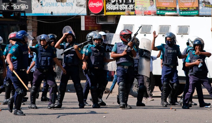 Bangladesh protests: দেশজুড়ে বন্ধ ইন্টারনেট পরিষেবা। যোগাযোগ বিচ্ছিন্ন সমগ্র দেশের।  অগ্নিগর্ভ বাংলাদেশে মৃত বেড়ে ৩৯.