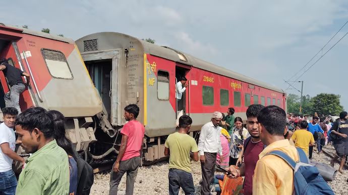 কার গাফিলতির জন্য গন্ডায় ট্রেন দুর্ঘটনা 