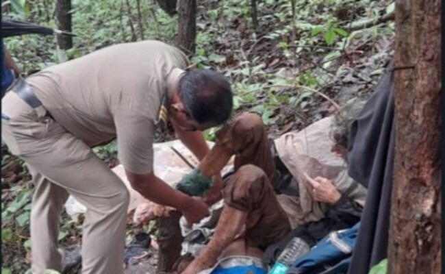 Maharashtra Jungle:   ঘটনাস্থল মহারাষ্ট্রের সিন্ধুদুর্গ জেলার একটি ঘন জঙ্গল। ওই জঙ্গলের দূরবর্তী এক গ্রামের রাখাল আচমকা সন্ধেবেলা কান্নার শব্দ শুনতে পেয়েই খবর দেয় পুলিশে। পুলিশ তৎক্ষণাৎ ঘটনাস্থলে গিয়ে উদ্ধার করে এক মহিলাকে। 