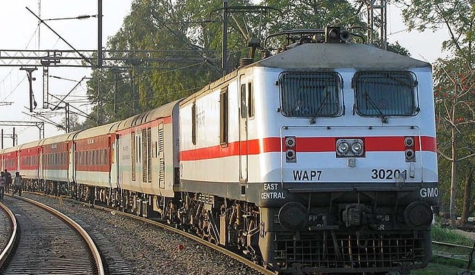 Rail Jobs Alert:  রেলওয়ে রিক্রুটমেন্ট বোর্ড জানাচ্ছে এই মুহূর্তে ৭,৯৫১জন কর্মী নিয়োগ করতে পারবে তারা।