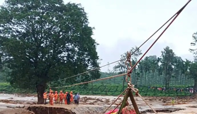 এদিন কেন্দ্রীয় মন্ত্রী আরও বলেন, রাজ্য সরকারের সঙ্গে হাত মিলিয়ে কাজ করা হচ্ছে।