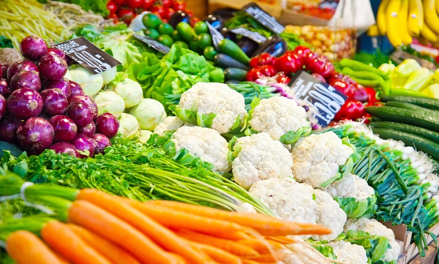 Vegetable Prices: শুধুই কলকাতা। জেলায় দেখা পাওয়া যাচ্ছে না নিত্য প্রয়োজনীয় শাকসবজি ও অন্যান্য জিনিসের দাম নিয়ন্ত্রণের জন্য রাজ্য সরকারের টাস্ক ফোর্সের সদস্যদের।