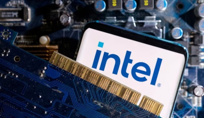 Intel:  কোম্পানির মুনাফা হচ্ছে না। শেয়ারের লভ্যাংশ দেওয়া আপাতত স্থগিত কর্মীদের কথা না ভেবেই এবার বড় সিদ্ধান্ত নিয়ে ফেলল সংস্থা। আগস্টের শুরুর দিনেই ইনটেল জানিয়েছে, মোট কর্মীর ১৫ শতাংশ কর্মী ছাঁটাই করার পথে হাঁটতে চলেছে তারা। আর তাদের এই সিদ্ধান্তে কাজ হারাবেন মোট ১৭ হাজার ৫০০ জন।