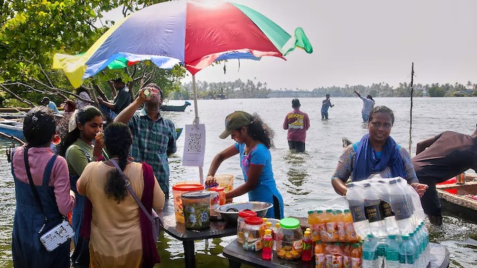 পর্যটনকে ঘিরে এখানকার রিসর্ট এবং হোটেল ব্যবসা মার খেয়েছে তা নিয়ে এখন চিন্তা করে লাভ নেই