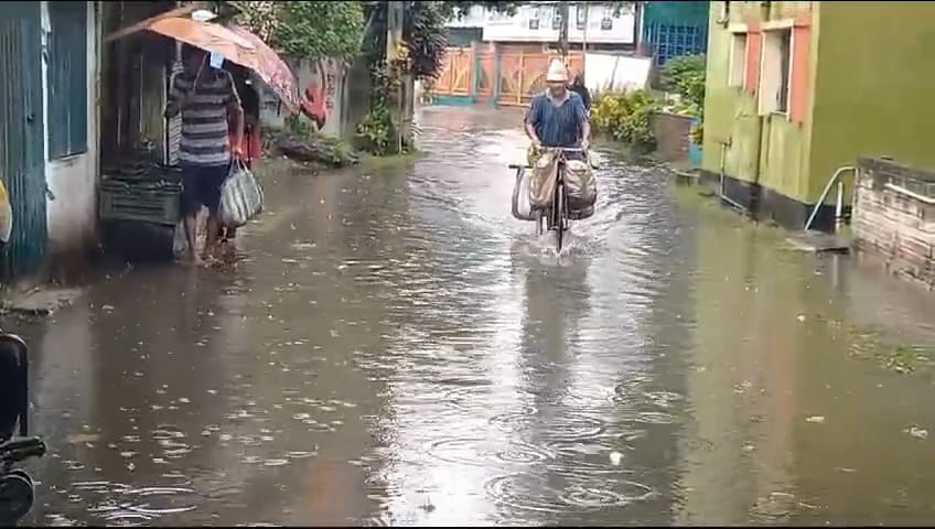 শুধু পীরতলা নয় সঙ্গে ধরমপুর, ইঞ্জিনিয়ার বাগান, নবাব বাগান সহ একাধিক এলাকার নিকাশি বেহাল