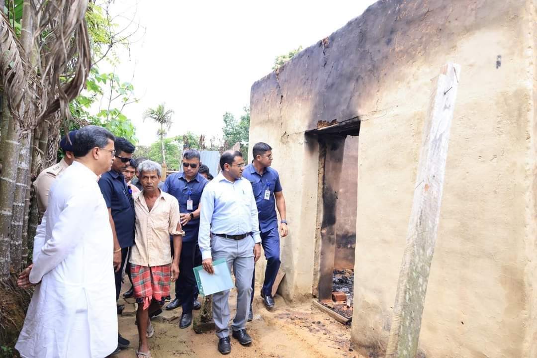 Tripura: ত্রিপুরার ধলাই জেলার গন্ডাছড়ায় সাম্প্রতিক হিংসায় ক্ষতিগ্রস্ত এলাকা পরিদর্শনে গিয়েছিলেন মুখ্যমন্ত্রী মানিক সাহা।