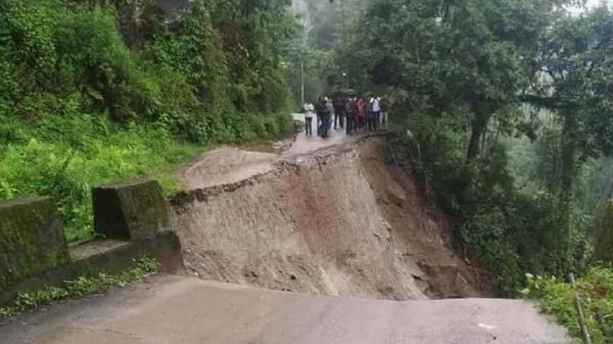 landslide at 10 no national highway