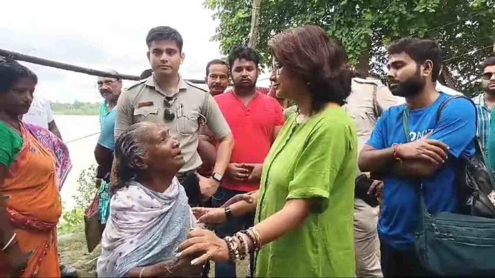 rachana banerjee visits flood affected areas