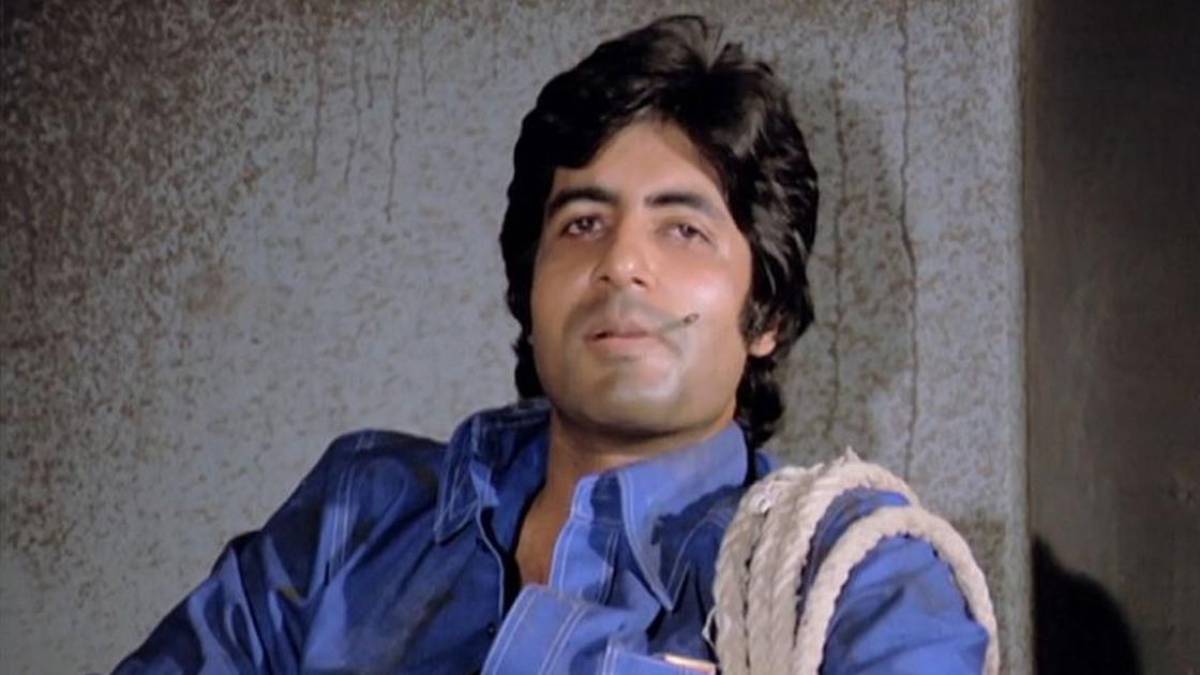 Bollywood actor Amitabh Bachchan reveals he ran around the docks 10 times before filming Deewar s action scene