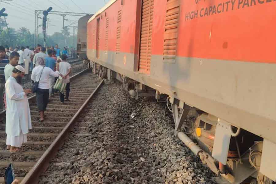 shalimar-secunderabad express derail