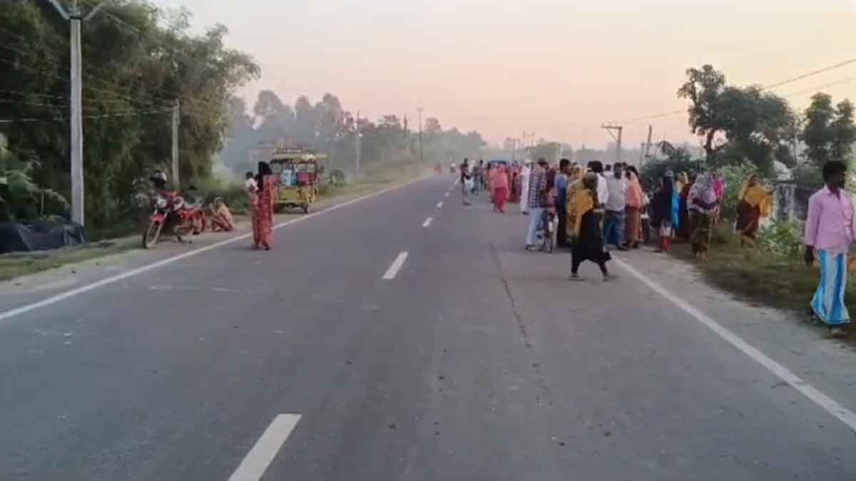 three dies in road accident at malda