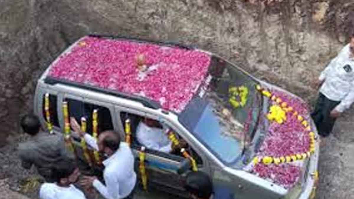 gujarat family honours lucky car