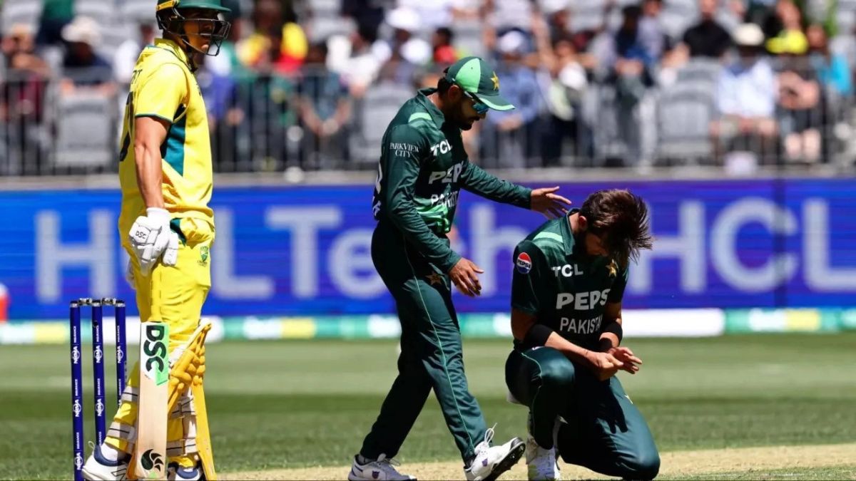 Babar Azam comes to help Shaheen Afridi