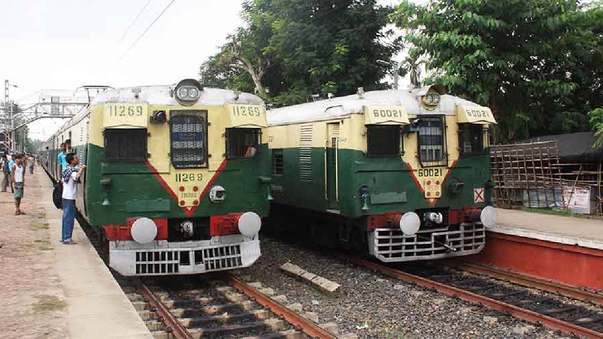 train blockade at howrah section