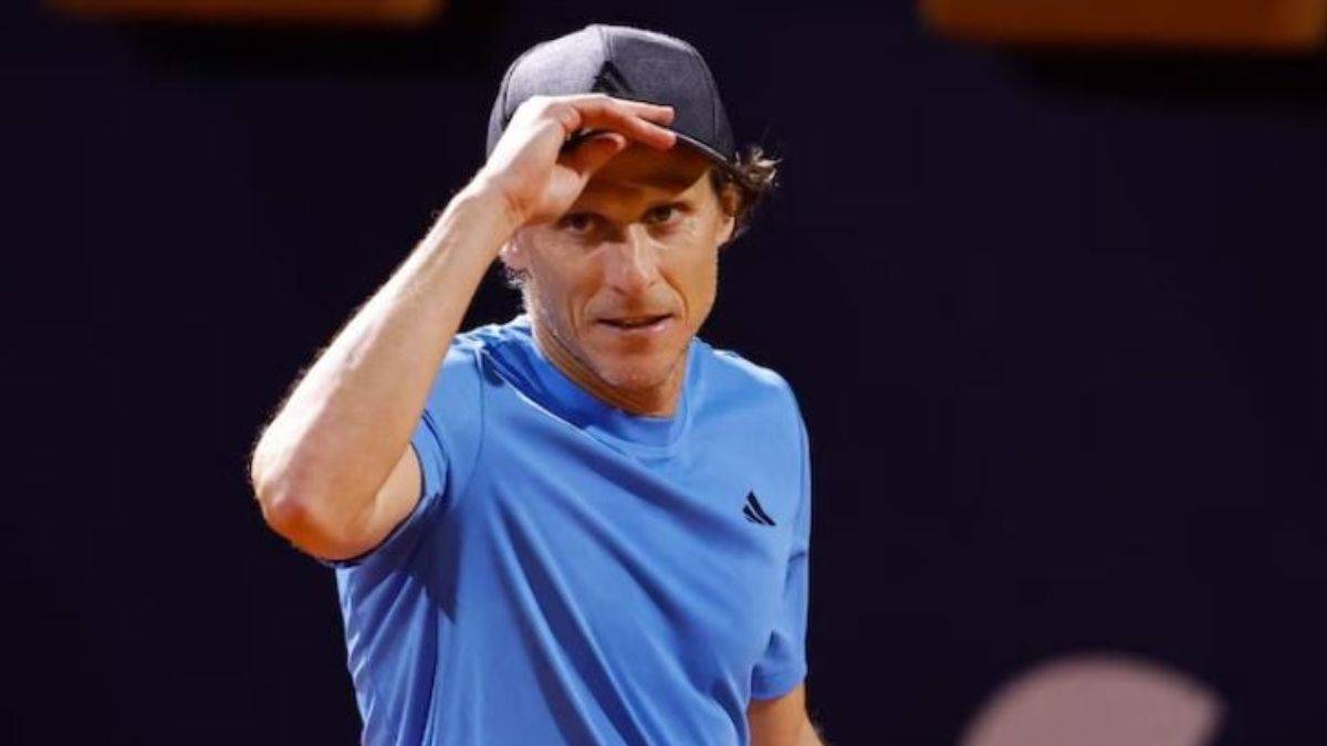 Professional tennis debut of Diego Forlan begins with a loss 