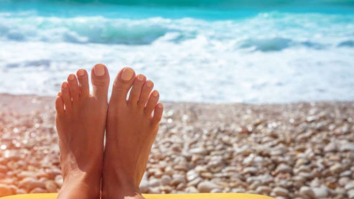  this home made remedy can remove sun tan and dirt from your feets and make them clean soft and beautiful