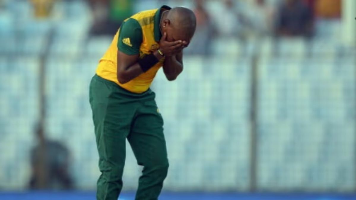 Three former South African cricketers including Lonwabo Tsotsobe have been arrested for match-fixing scheme linked to the 2015/2016 T20 Ram Slam Challenge