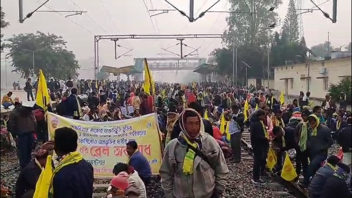 Agitation of Greater Cooch Behar Peoples Association, many trains got cancelled, service interrupted