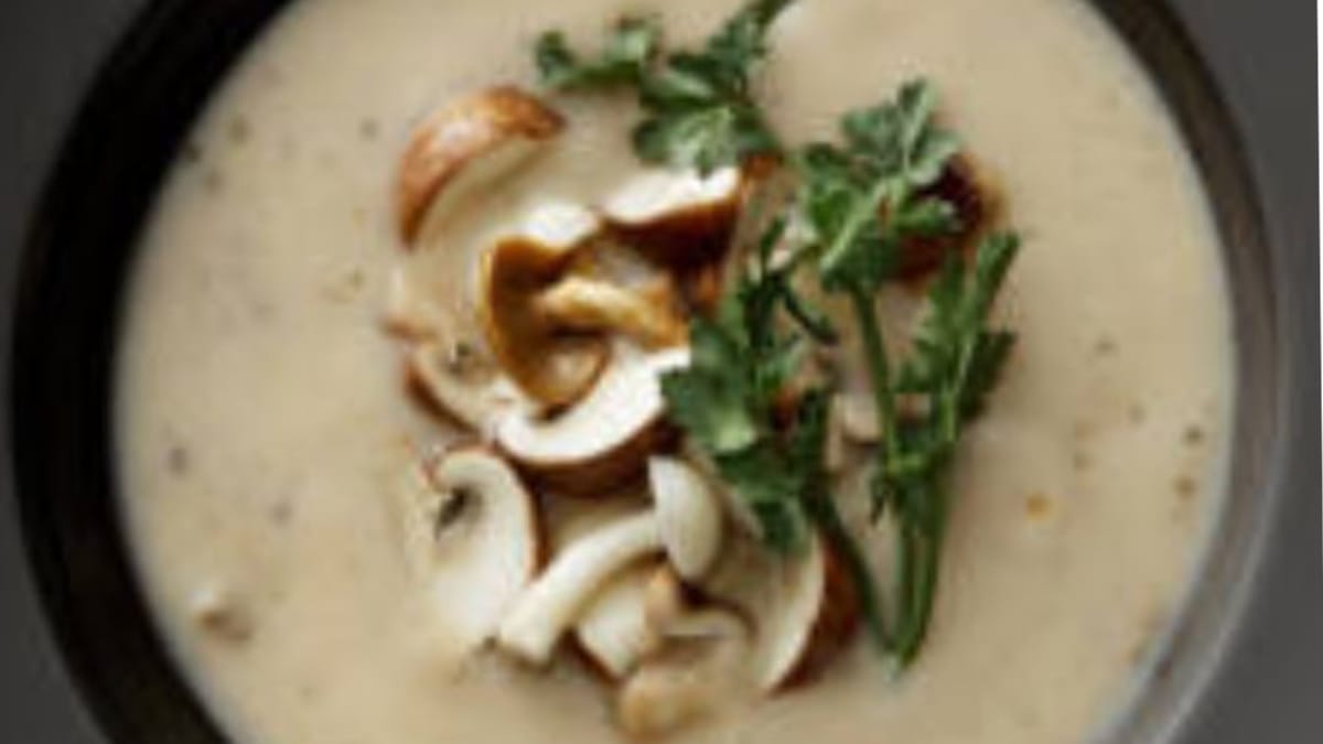 this home made spinach mashroom soup recipe can boost your immune system and control weight gain 